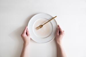 鉄散8寸リム皿