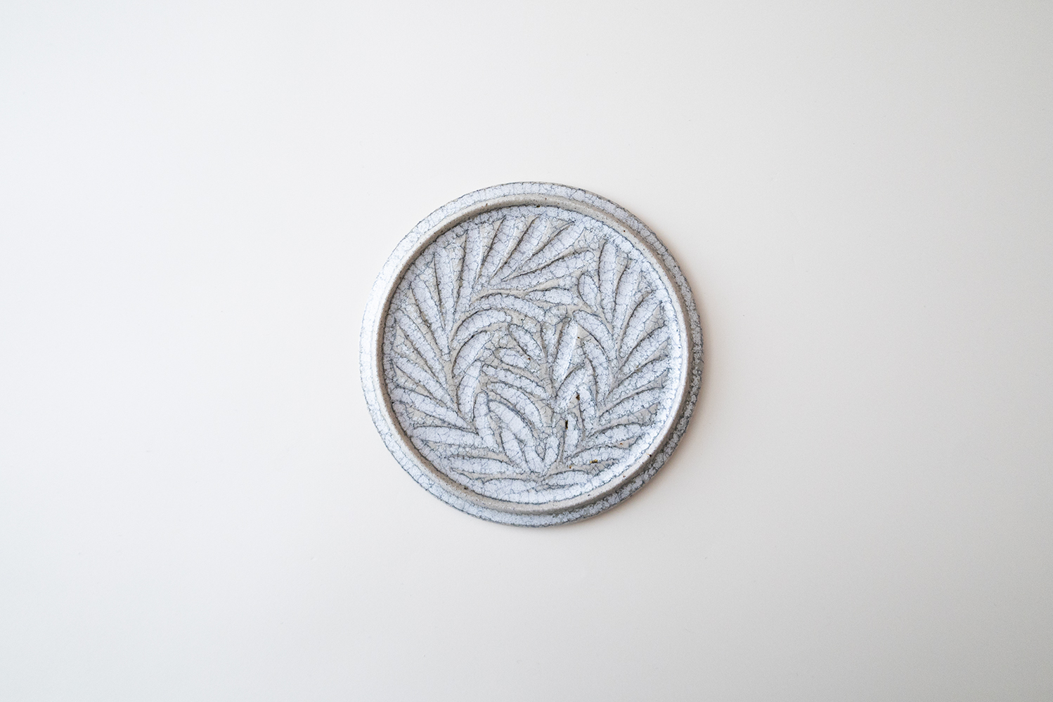 しのぎ丸プレート フラット 6寸 墨白 A