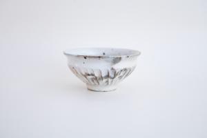 粉引 さかずき 線彫