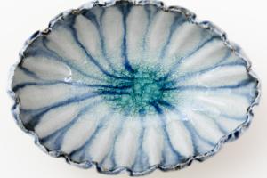 灰釉呉須 輪花楕円小鉢