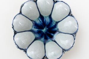 灰釉呉須 輪花皿 Φ130