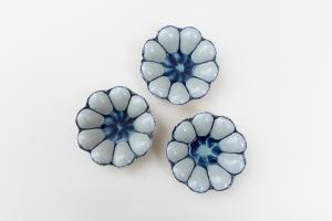 灰釉呉須 輪花皿 Φ130