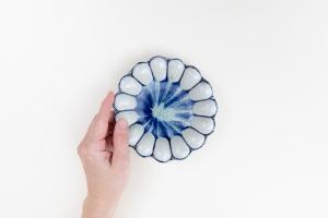 灰釉呉須 輪花皿 Φ140