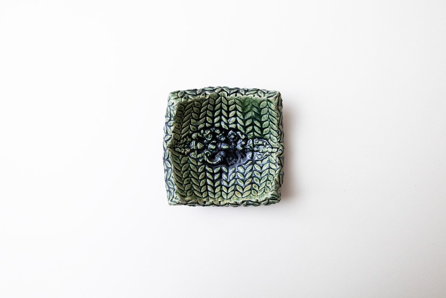 織部 陽刻四方皿 中B