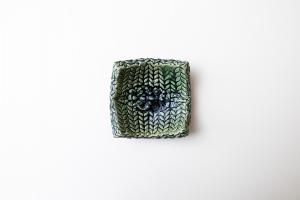 織部 陽刻四方皿 中B