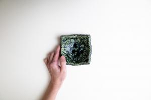 織部 陽刻四方皿 中D