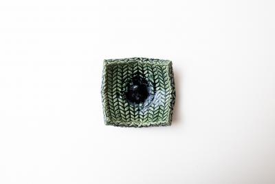 織部 陽刻四方皿 中F