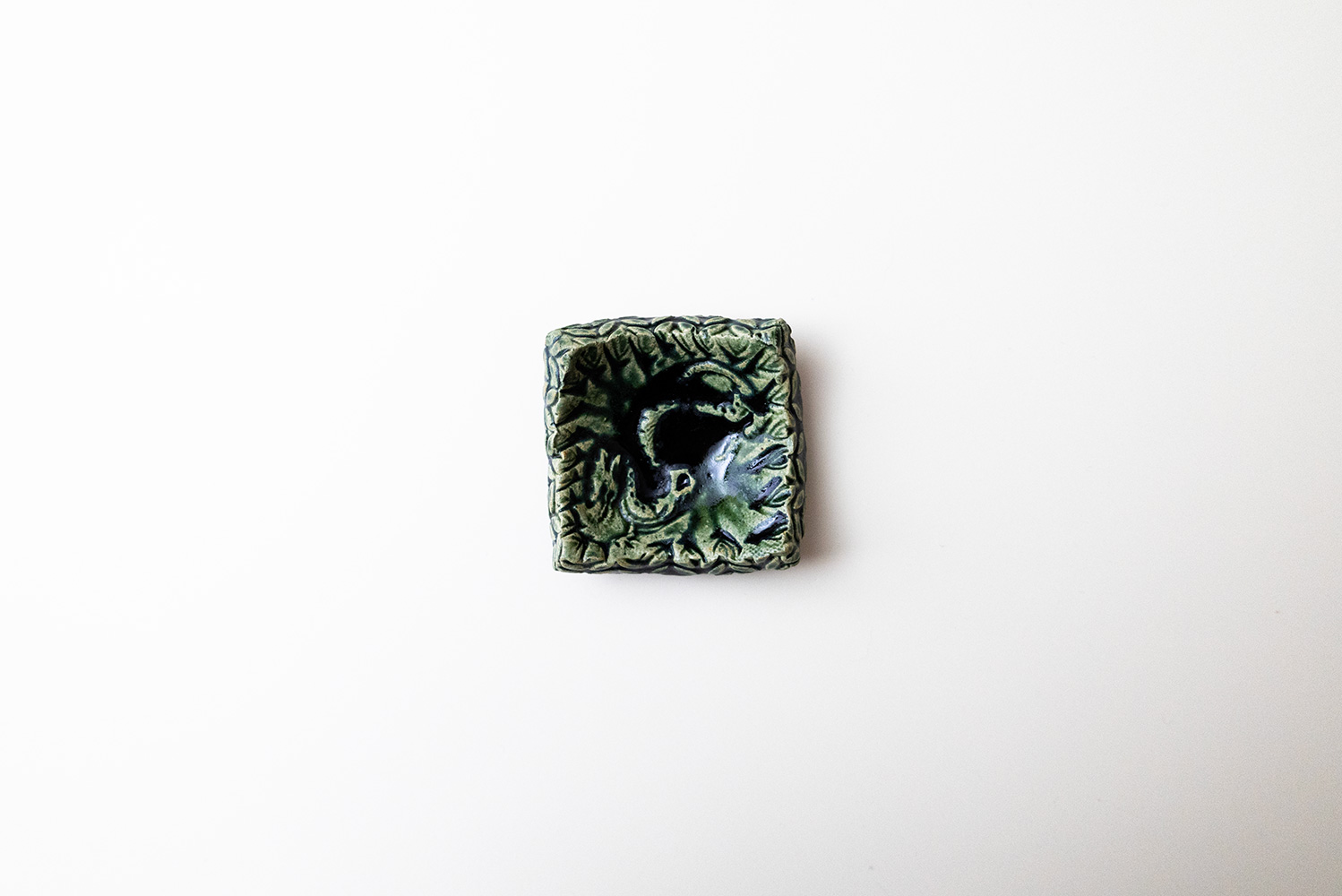 織部 陽刻四方皿 小C