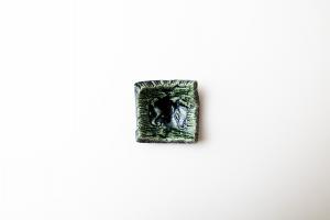 織部 陽刻四方皿 小D