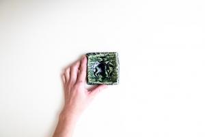 織部 陽刻四方皿 小D