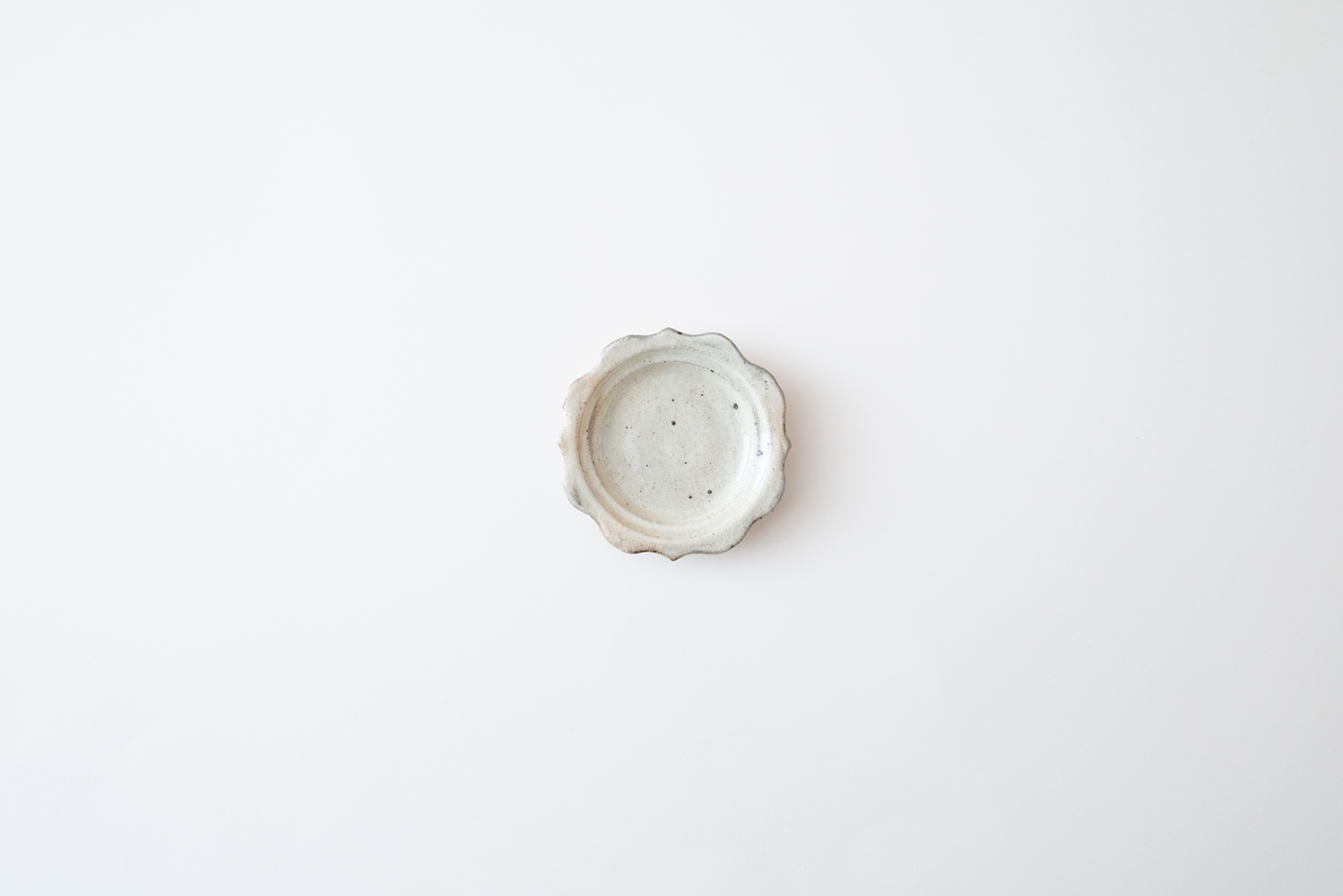 キナリ 彫刻皿 3寸