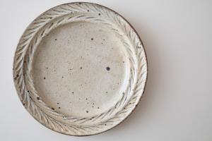 キナリ リーフリム皿 6寸