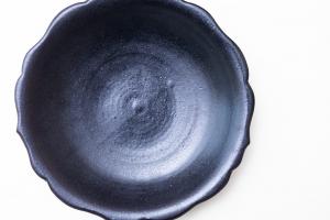 黒釉輪花カレー皿 8寸
