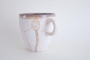 ベージュハスのつぼみ マグカップ