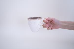 ベージュハスのつぼみ マグカップ