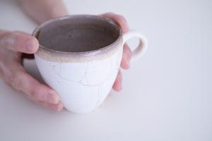 ベージュハスのつぼみ マグカップ