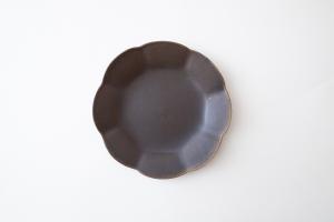 錆釉輪花皿 中
