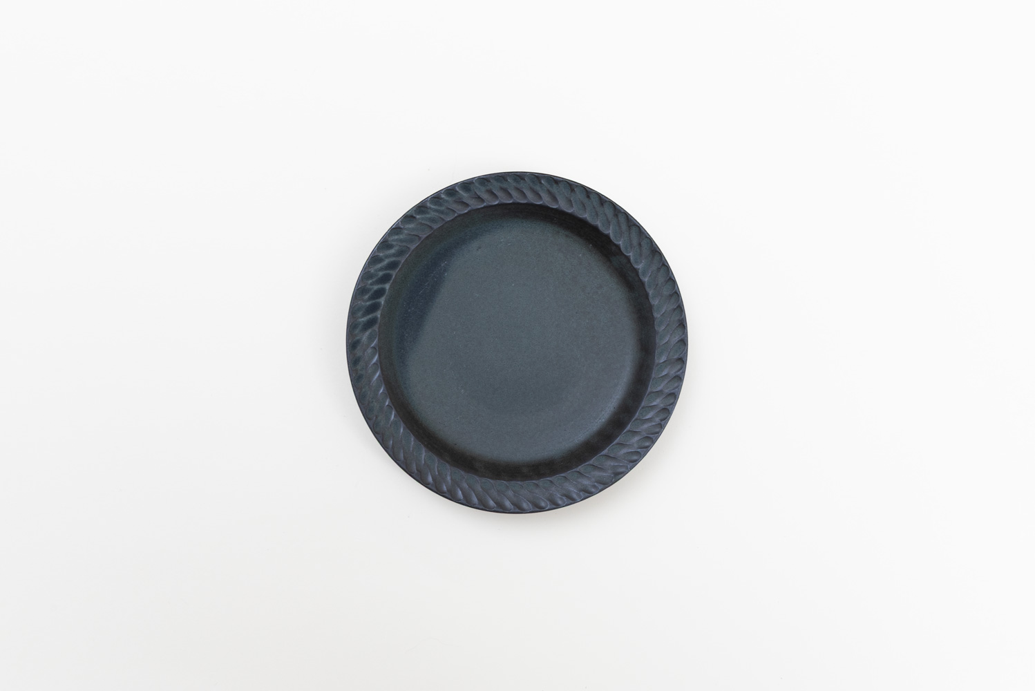 しのぎナローリム平皿 4寸 黒