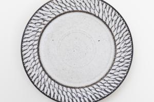 しのぎリム平皿 6寸 白