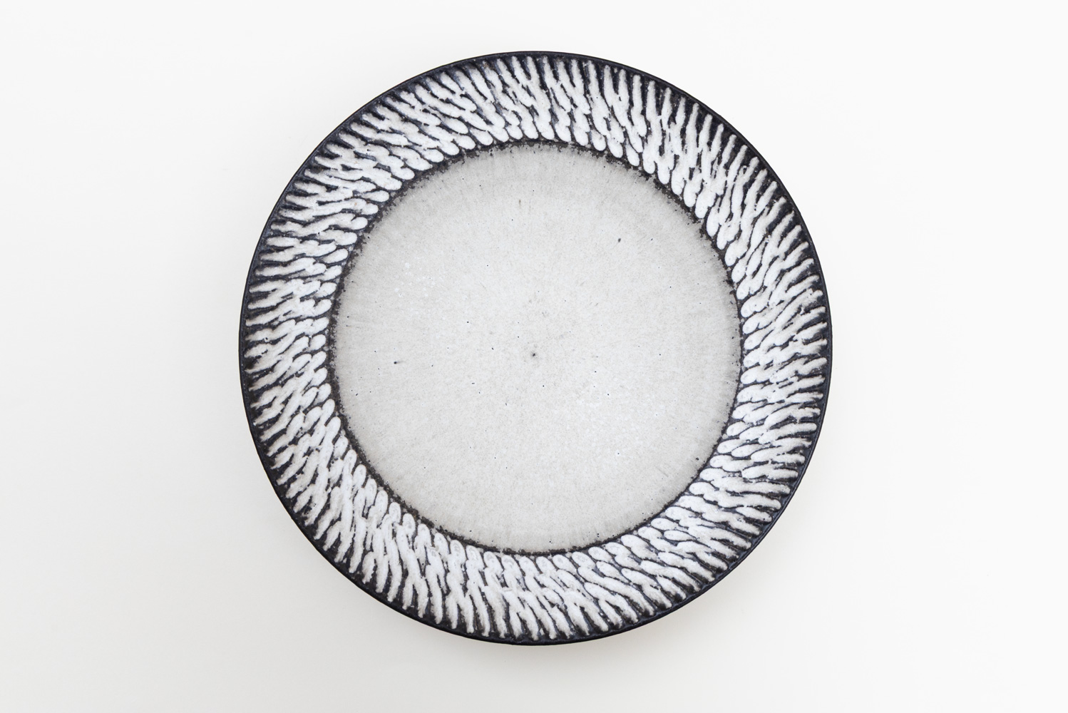 しのぎリム皿 大 白