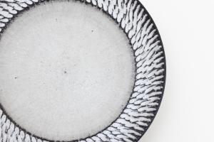 しのぎリム皿 大 白