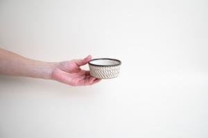 しのぎ切立小鉢 白