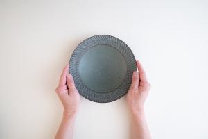 しのぎリム皿 中 緑