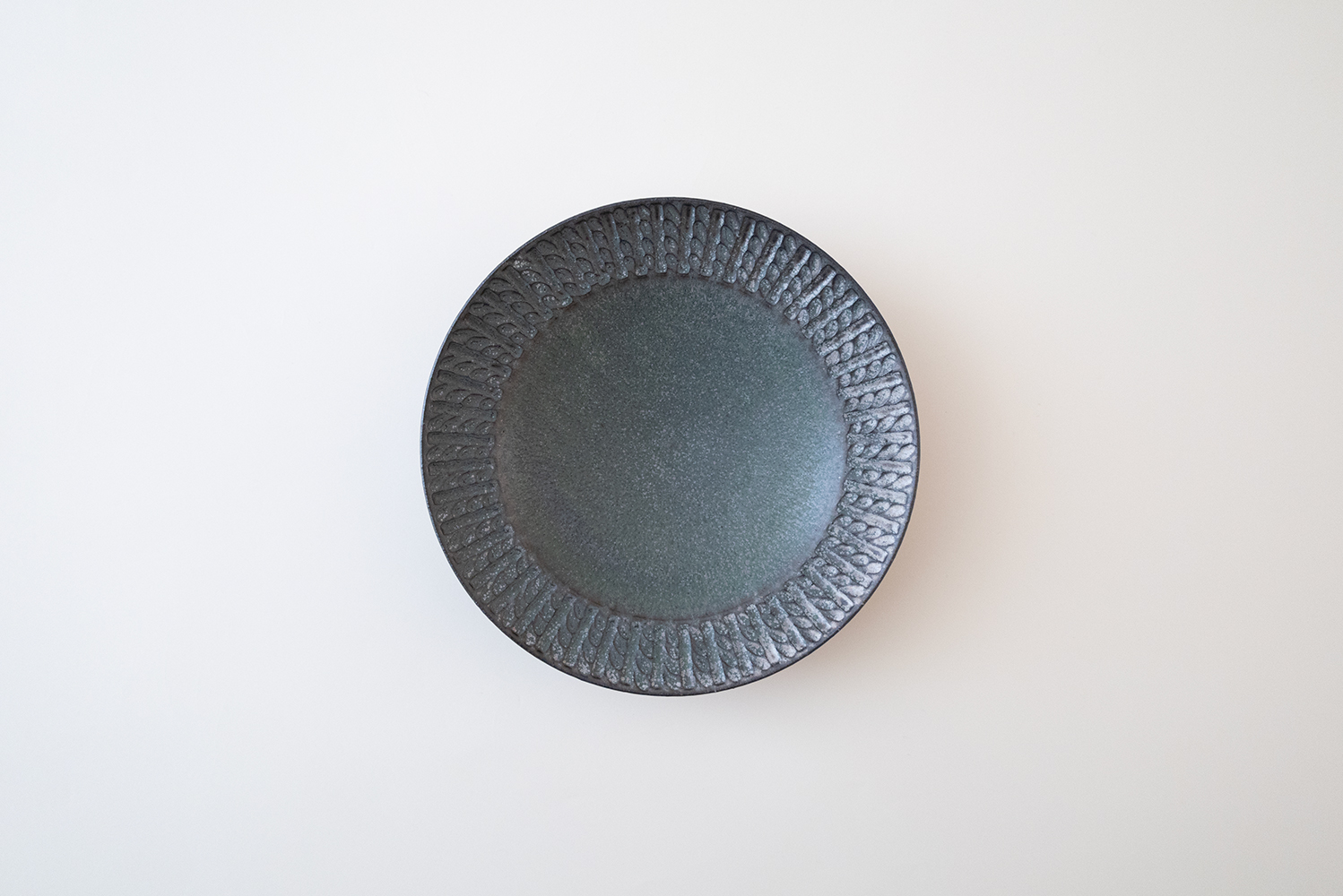 縄目しのぎリム皿 中 緑