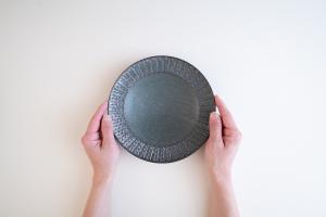 縄目しのぎリム皿 中 緑