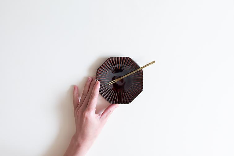 筒小屋 ONLINE STORE Toshoo | 陶器のネットショップ / 飴釉しのぎ八角豆皿