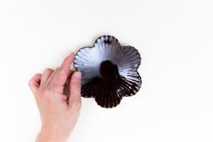 飴釉輪花しのぎ小皿 6弁