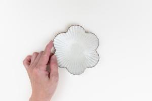 粉引輪花しのぎ小皿 6弁