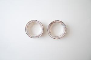 渕荒粉引しのぎリーフ切立リム豆鉢