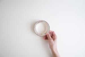 渕荒粉引しのぎリーフ切立リム豆鉢