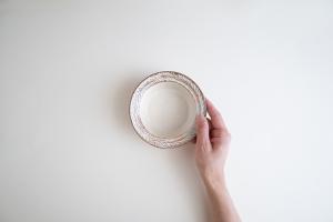 渕荒粉引しのぎリーフ切立リム浅鉢 小