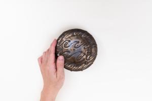 くぼみ台皿 S 黒 C