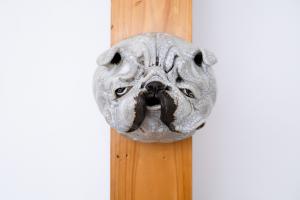 壁掛け お面 パグ