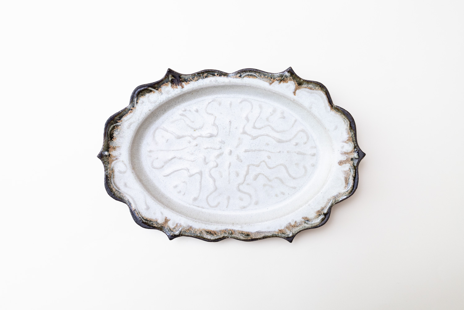 6トンガリオーバル皿 L イッチン 白