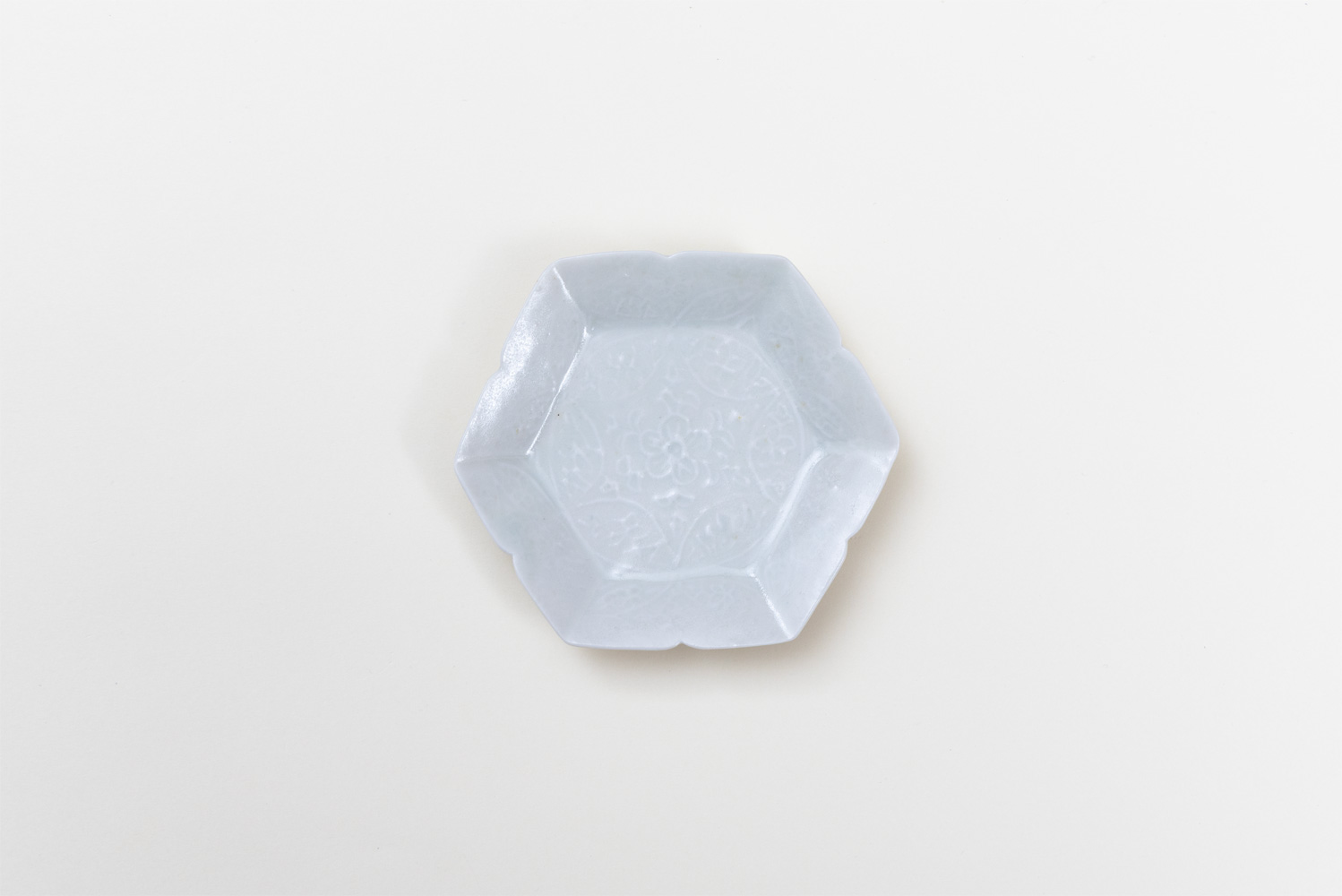 灰青釉 花七宝 六角豆皿