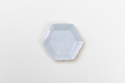 灰青釉 花七宝 六角豆皿