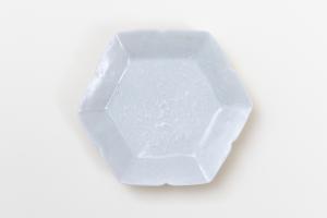 灰青釉 花七宝 六角豆皿
