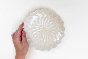 灰琥珀釉 ダリア 六寸皿