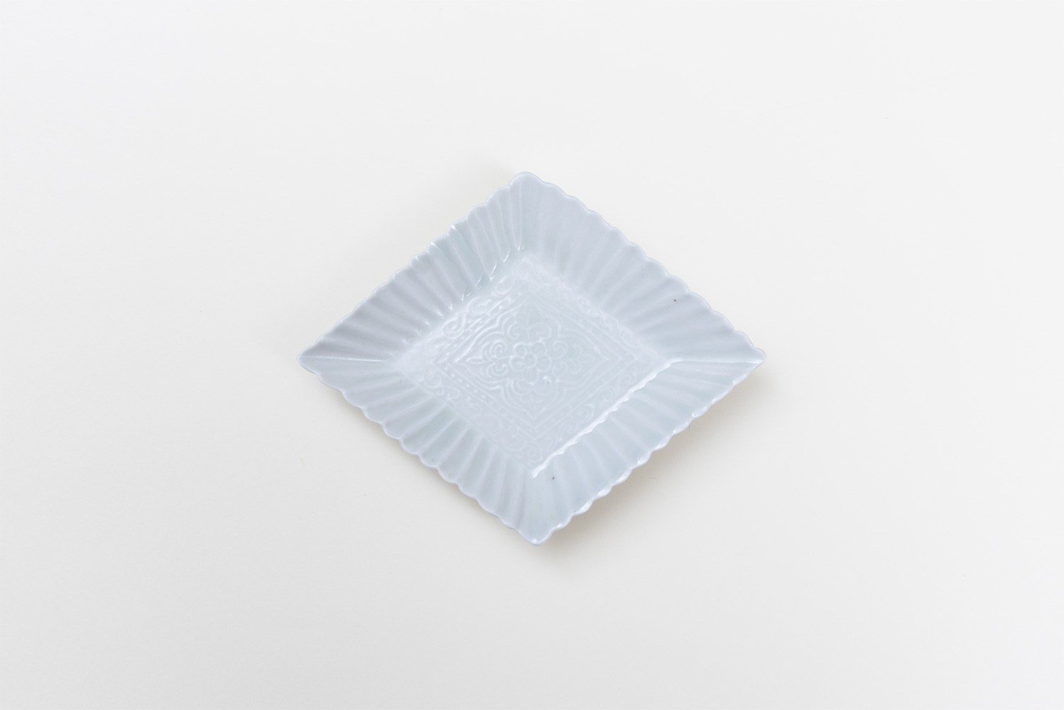 灰青釉 輪花 菱形皿