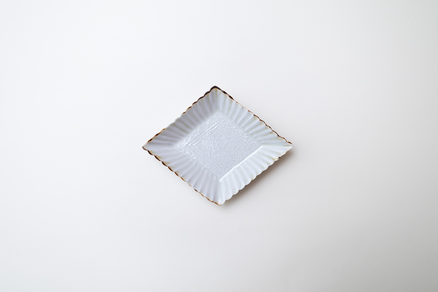 灰青釉 輪花 菱形皿