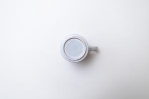 灰青釉 花七宝 マグカップ