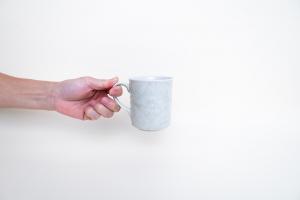 灰青釉 花七宝 マグカップ