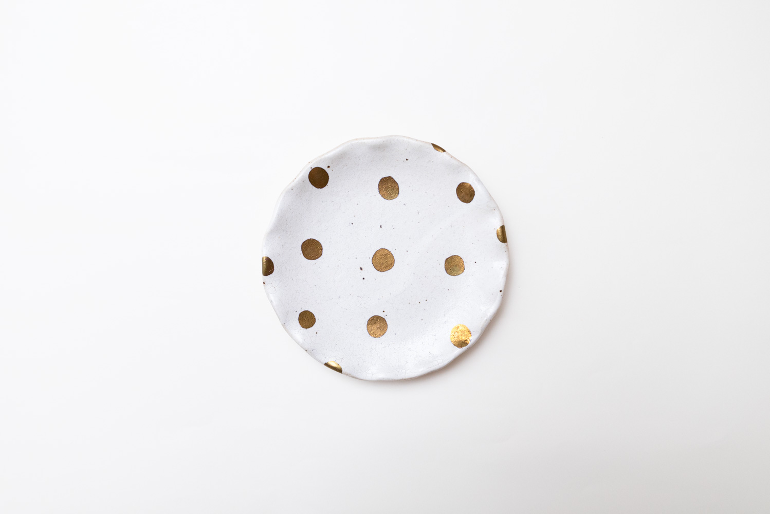 粉引金彩 波ふち皿 ドット