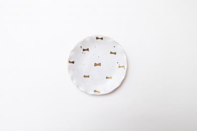 粉引金彩 波ふち皿 リボン