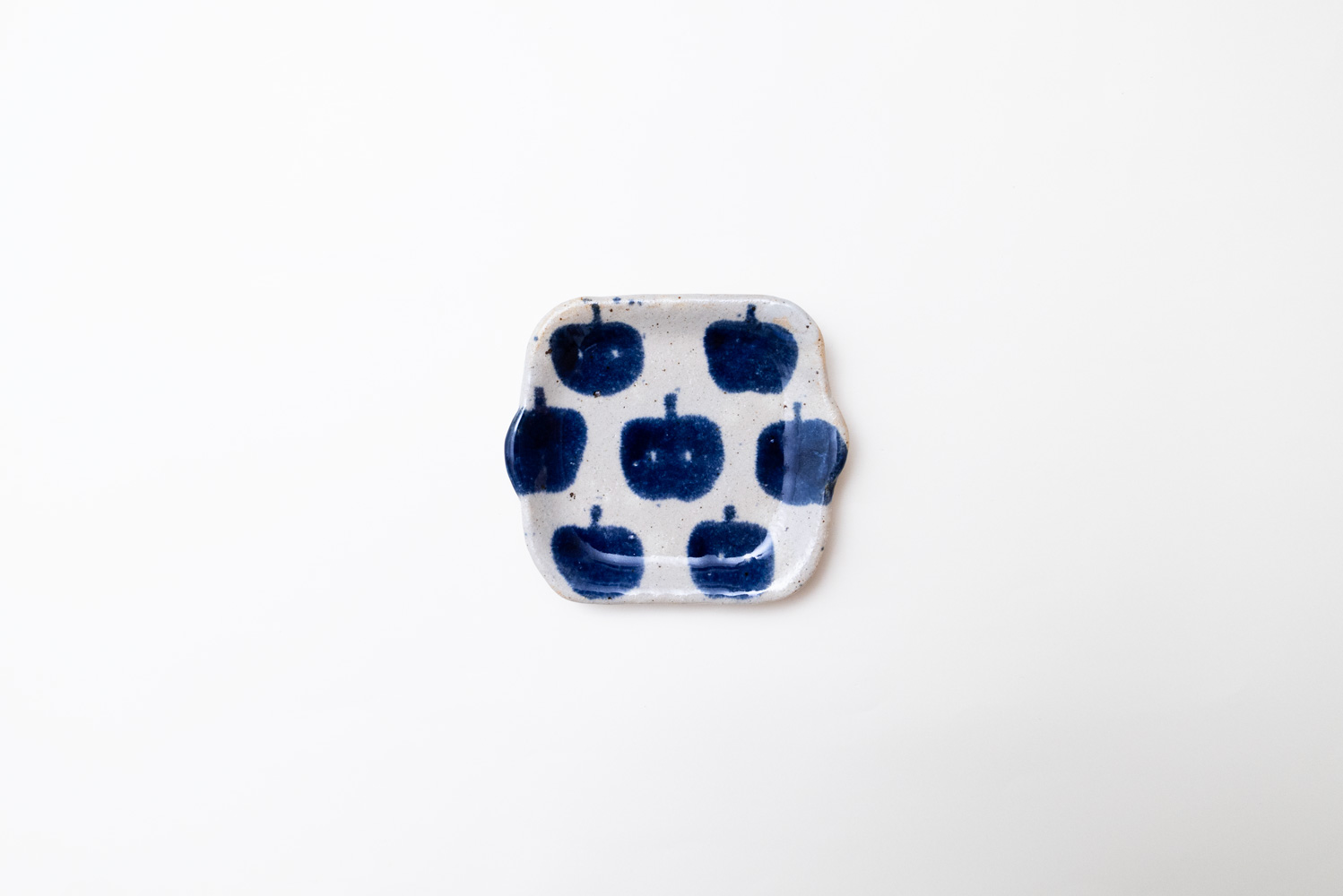 青色 耳付き四角皿 小 白リンゴ