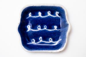 青色 耳付き四角皿 小 グルグル